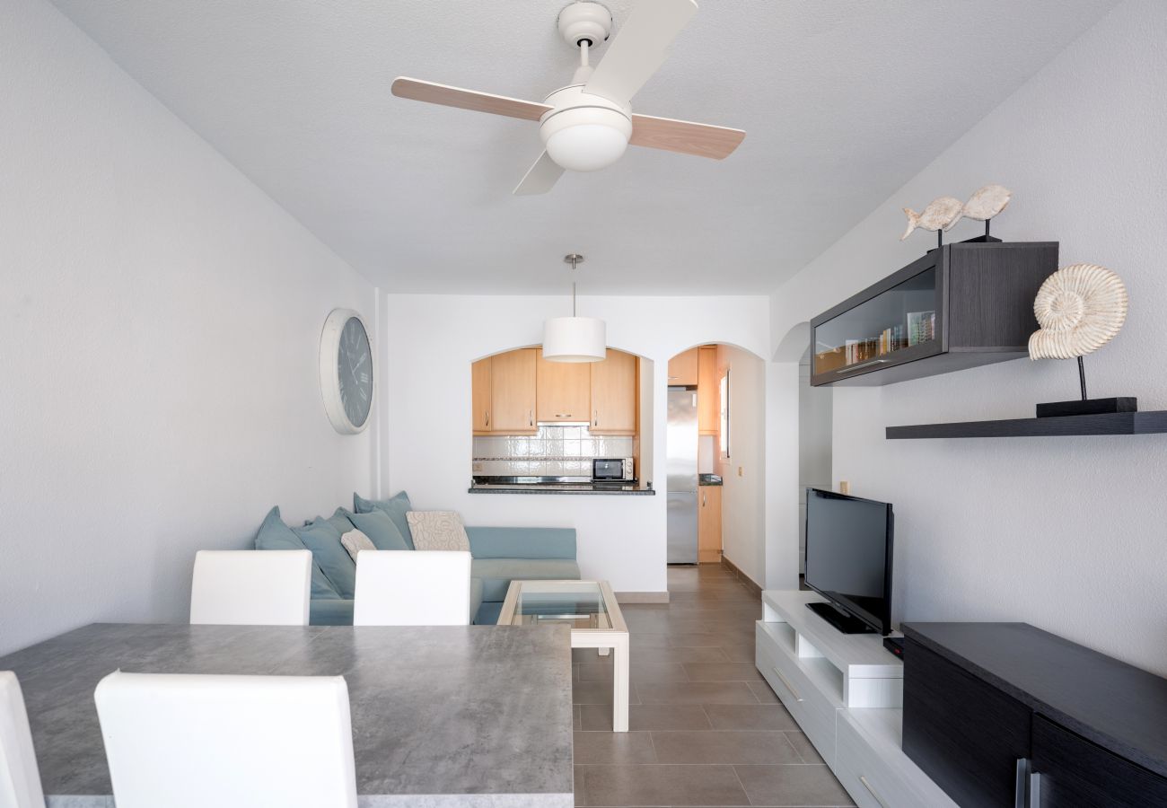 Ferienwohnung in Adeje - HomeForGuest WOHNUNG MIT SCHWIMMBAD 50M VOM MEER ENTFERNT IN LA CALETA 