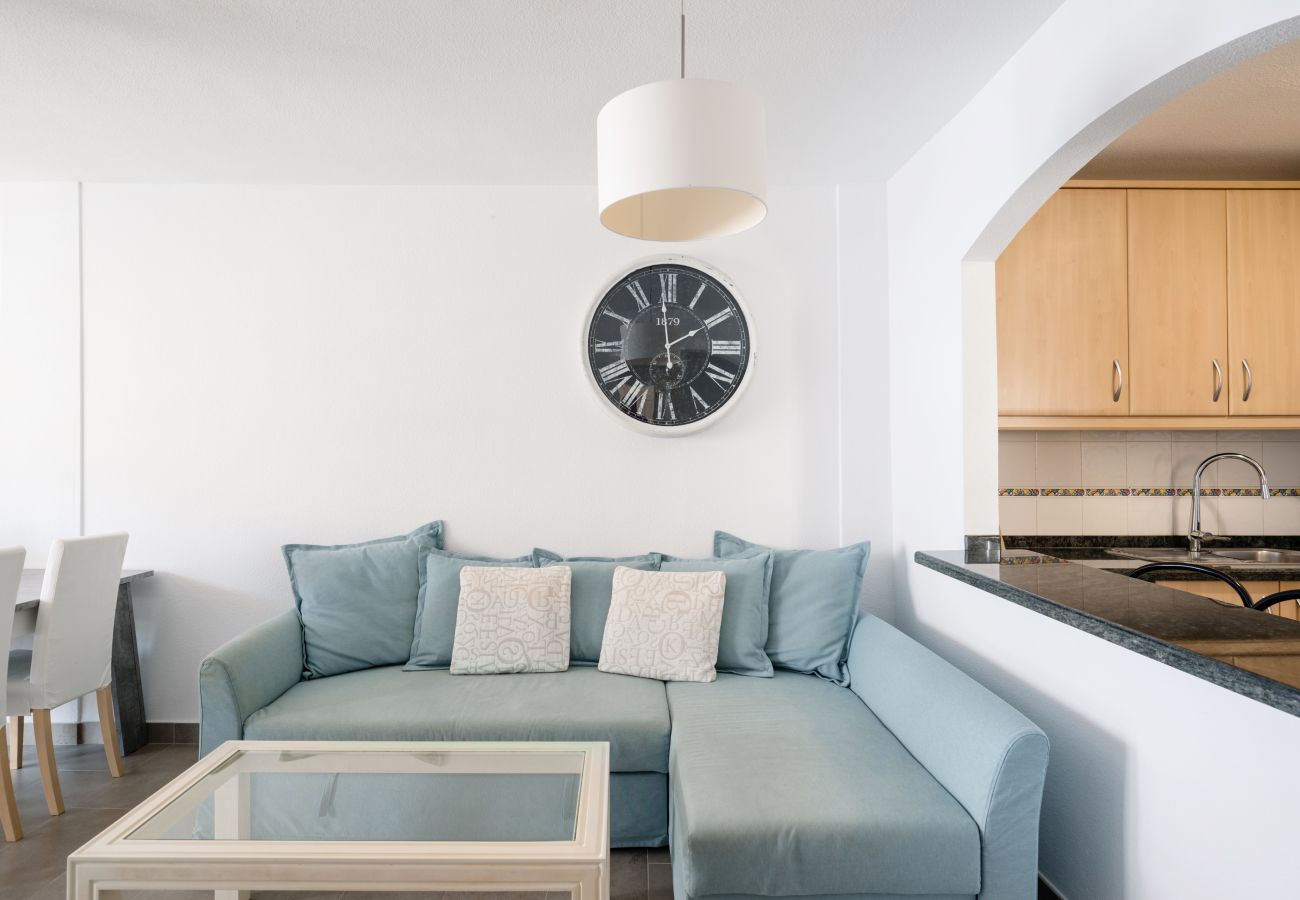 Ferienwohnung in Adeje - HomeForGuest WOHNUNG MIT SCHWIMMBAD 50M VOM MEER ENTFERNT IN LA CALETA 