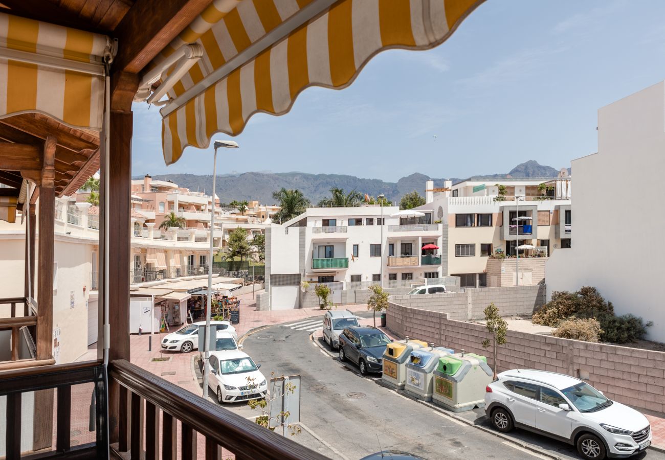Ferienwohnung in Adeje - HomeForGuest WOHNUNG MIT SCHWIMMBAD 50M VOM MEER ENTFERNT IN LA CALETA 