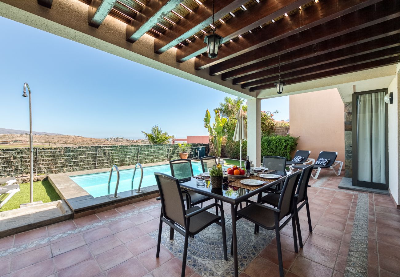 villa in salobre golf mit privatem pool und terrasse 
