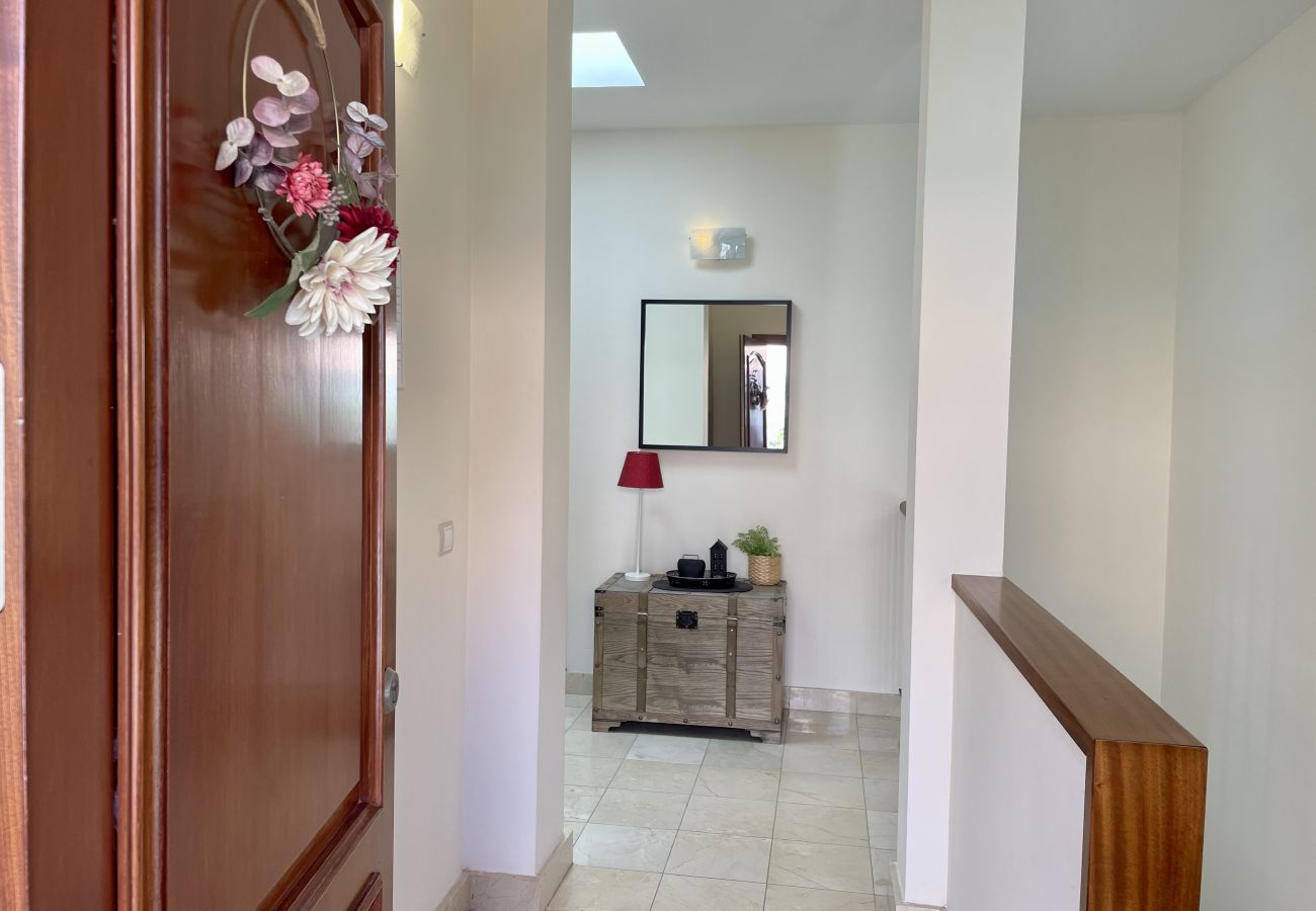 Villa in San Bartolomé de Tirajana - HomeForGuest Villa mit privatem Pool und Blick auf den Golfplatz