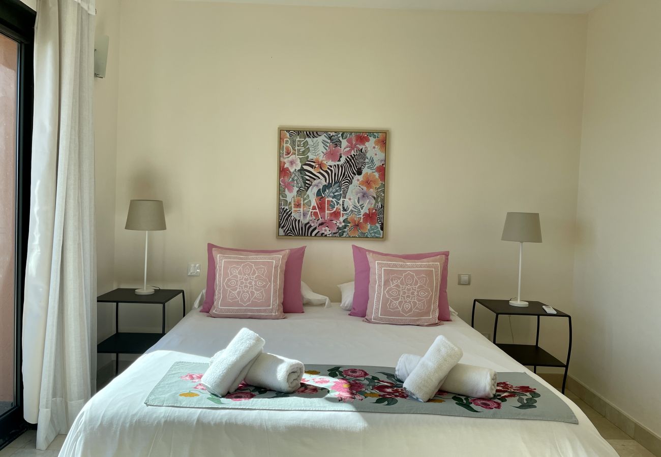 Villa in San Bartolomé de Tirajana - HomeForGuest Villa mit privatem Pool und Blick auf den Golfplatz
