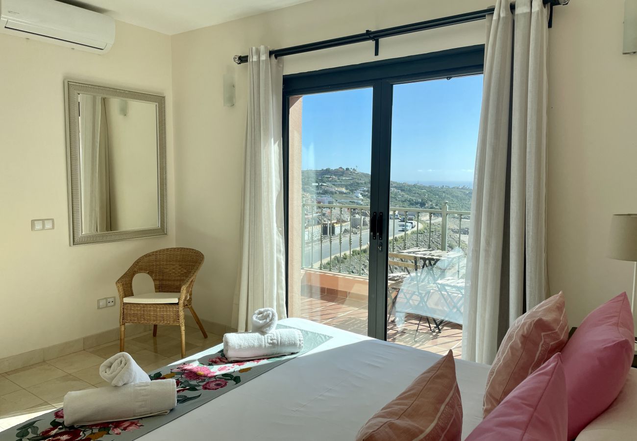 Villa in San Bartolomé de Tirajana - HomeForGuest Villa mit privatem Pool und Blick auf den Golfplatz