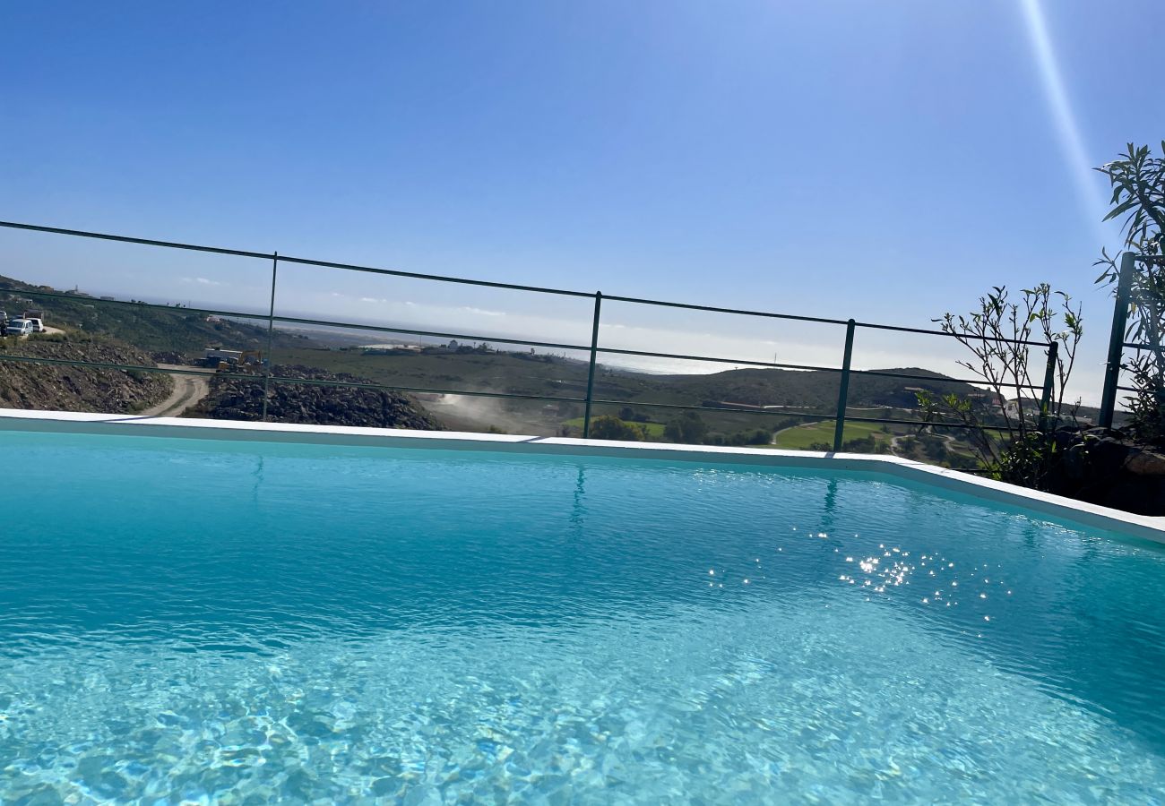 Villa in San Bartolomé de Tirajana - HomeForGuest Villa mit privatem Pool und Blick auf den Golfplatz
