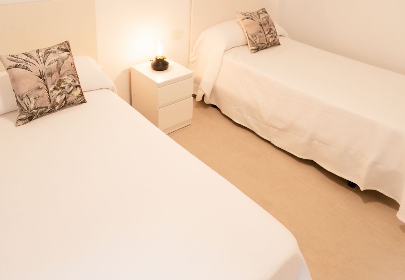 Ferienwohnung in Los Cristianos - HomeForGuest  Penthouse Martina mit Terrasse in Los Cristianos