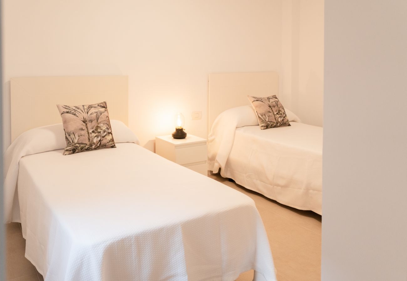 Ferienwohnung in Los Cristianos - HomeForGuest  Penthouse Martina mit Terrasse in Los Cristianos