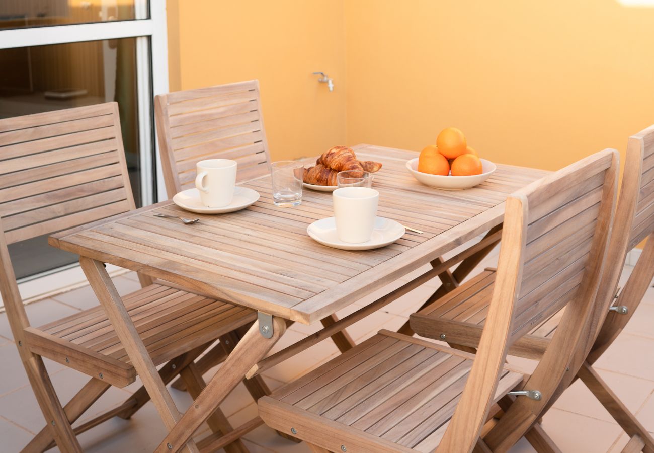 Ferienwohnung in Los Cristianos - HomeForGuest  Penthouse Martina mit Terrasse in Los Cristianos