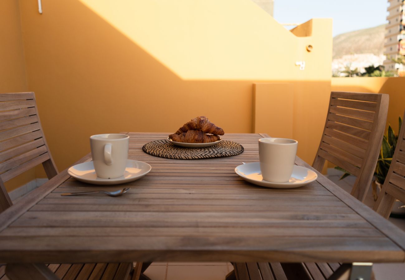 Ferienwohnung in Los Cristianos - HomeForGuest  Penthouse Martina mit Terrasse in Los Cristianos
