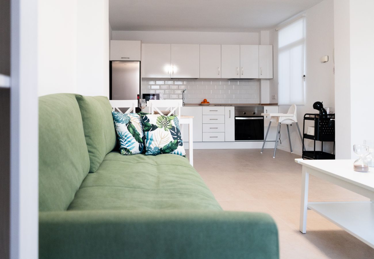 Ferienwohnung in Los Cristianos - HomeForGuest  Penthouse Martina mit Terrasse in Los Cristianos