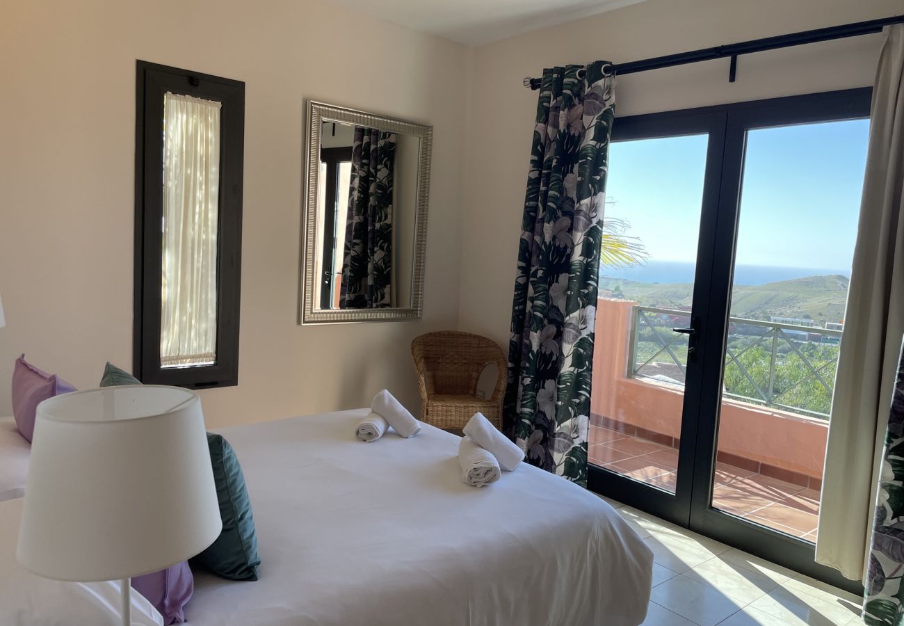 Villa in San Bartolomé de Tirajana - HomeForGuest Villa in Salobre Golf mit spektakulärem Blick auf das Meer und die Berge