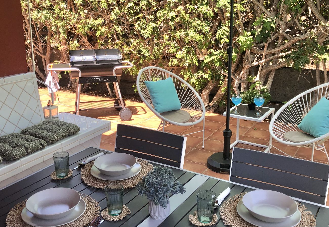 Bungalow in San Bartolomé de Tirajana - Sonnenschutz mit privater Terrasse