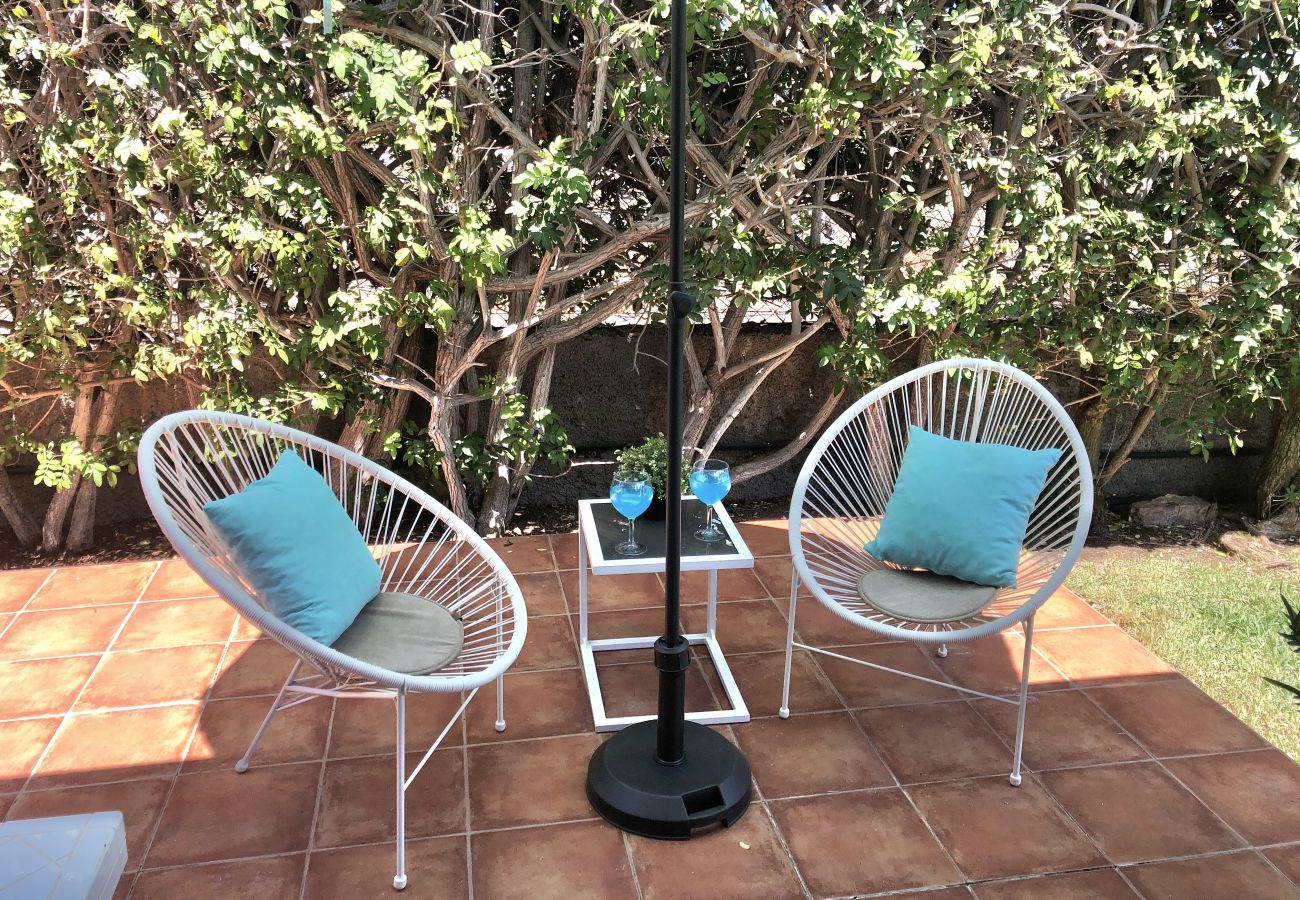 Bungalow in San Bartolomé de Tirajana - Sonnenschutz mit privater Terrasse