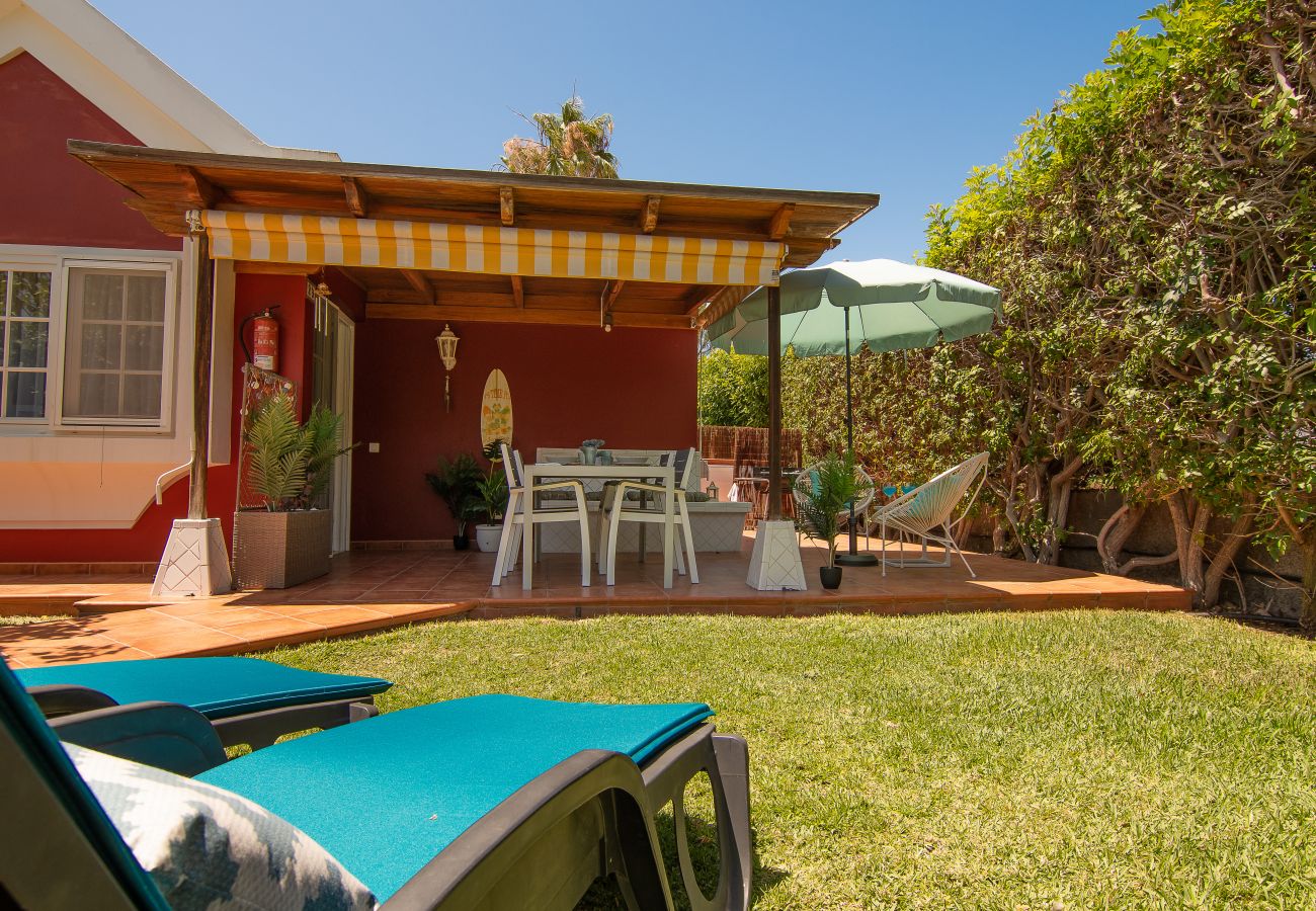 Bungalow in San Bartolomé de Tirajana - Sonnenschutz mit privater Terrasse