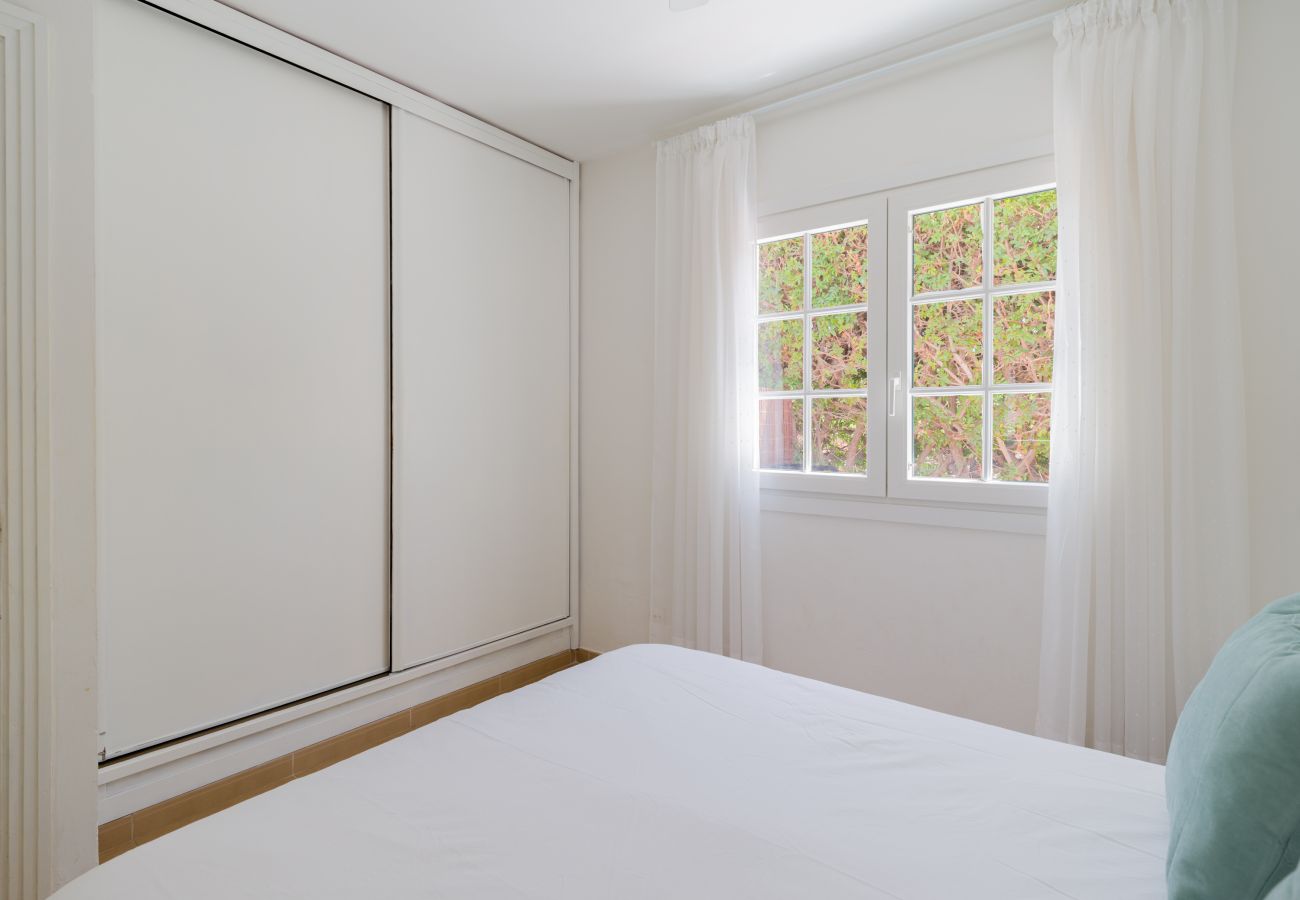 Bungalow in San Bartolomé de Tirajana - Sonnenschutz mit privater Terrasse