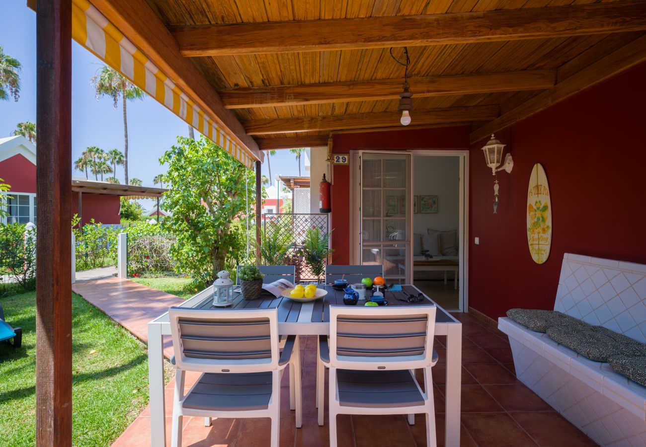 Bungalow in San Bartolomé de Tirajana - Sonnenschutz mit privater Terrasse