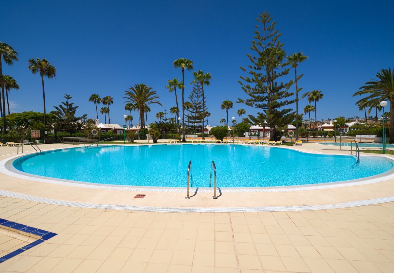 Bungalow in San Bartolomé de Tirajana - Sonnenschutz mit privater Terrasse