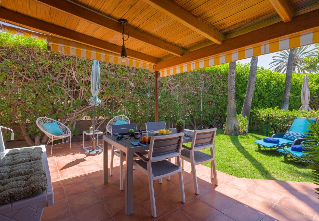 Bungalow in San Bartolomé de Tirajana - Sonnenschutz mit privater Terrasse