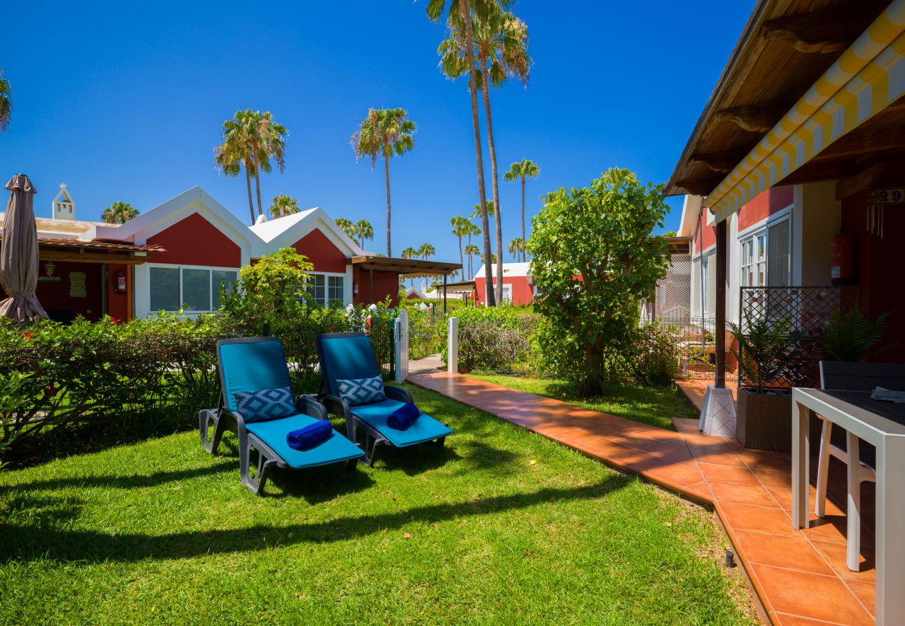 Bungalow in San Bartolomé de Tirajana - Sonnenschutz mit privater Terrasse