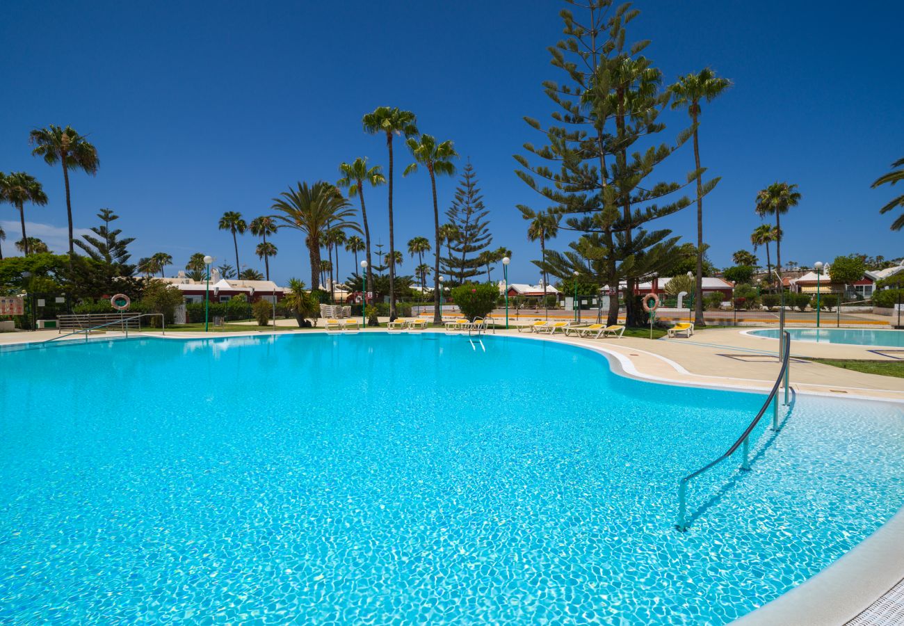 Bungalow in San Bartolomé de Tirajana - Sonnenschutz mit privater Terrasse