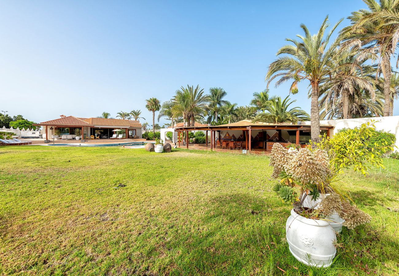 Chalet in San Bartolomé de Tirajana - Magic house with private pool, sauna and games