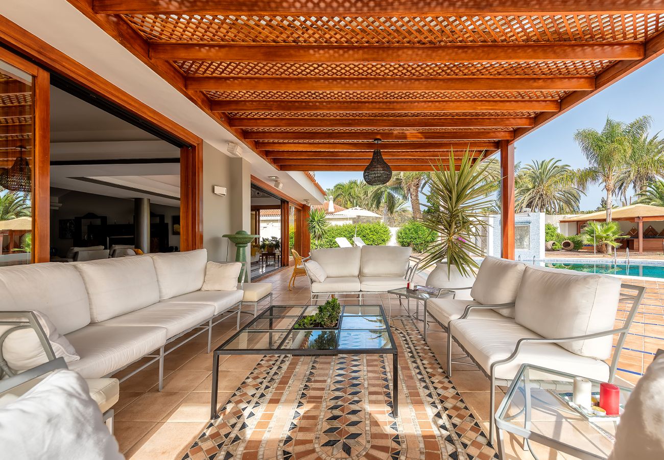 Chalet in San Bartolomé de Tirajana - Magic house with private pool, sauna and games