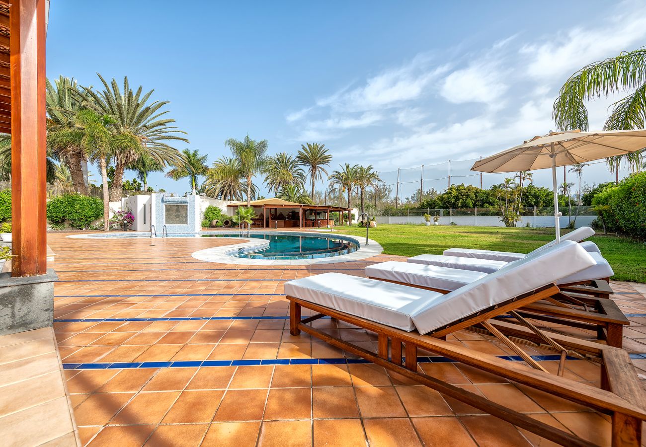 Chalet in San Bartolomé de Tirajana - Magic house with private pool, sauna and games