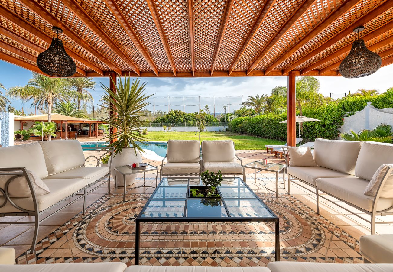 Chalet in San Bartolomé de Tirajana - Magic house with private pool, sauna and games