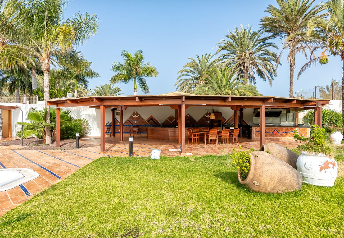 Chalet in San Bartolomé de Tirajana - Magic house with private pool, sauna and games