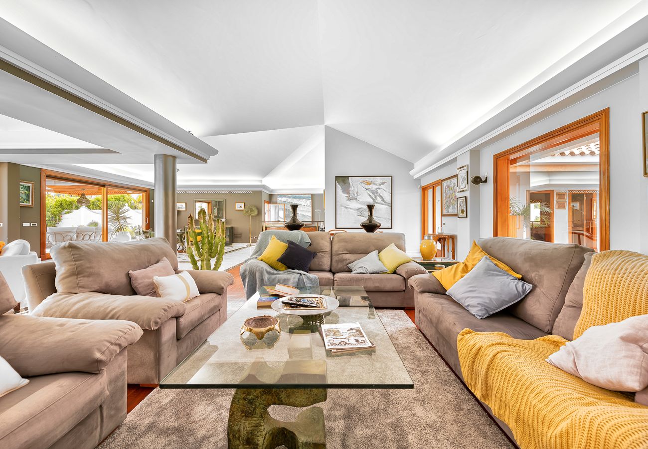 Chalet in San Bartolomé de Tirajana - Magic house with private pool, sauna and games
