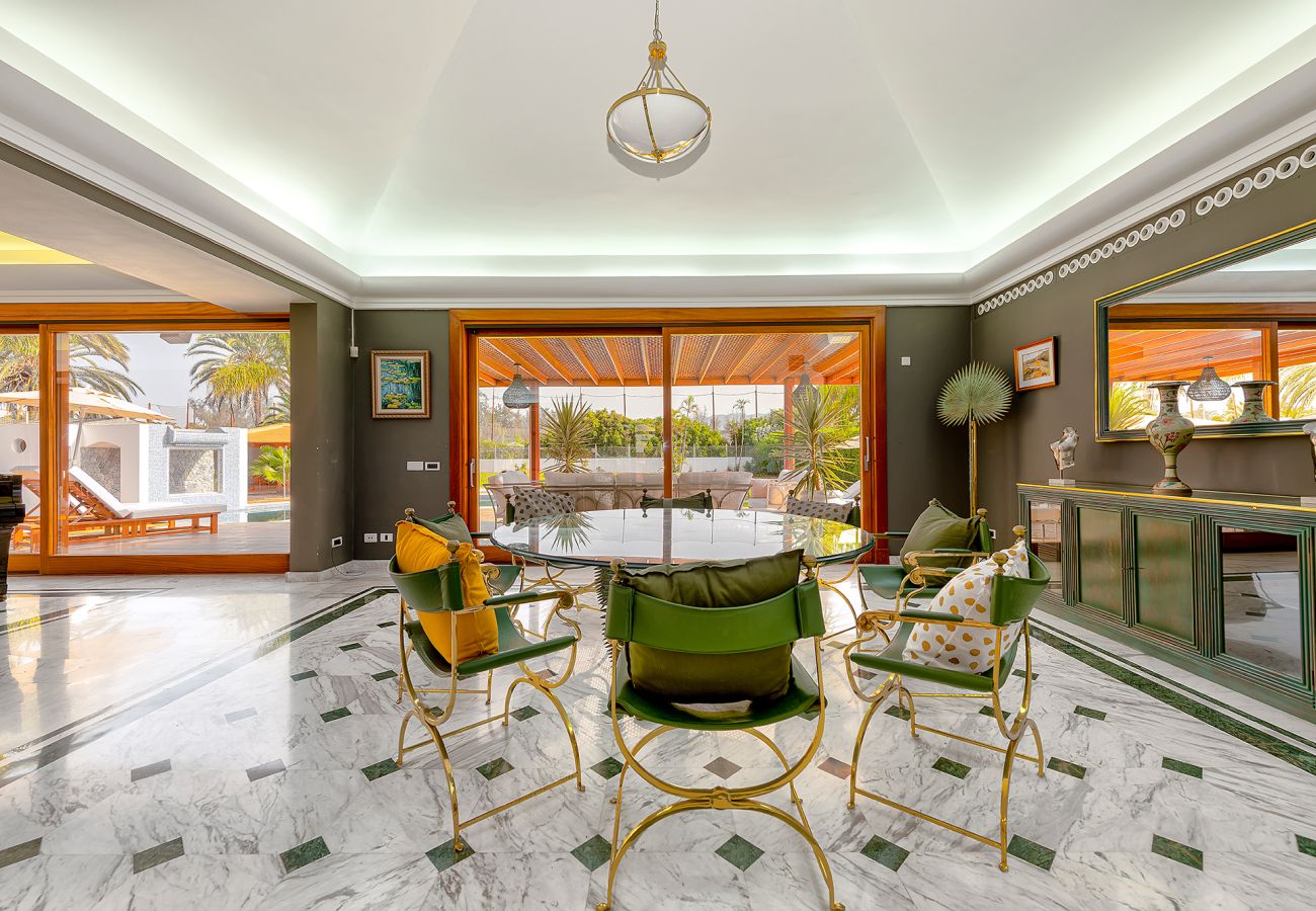 Chalet in San Bartolomé de Tirajana - Magic house with private pool, sauna and games