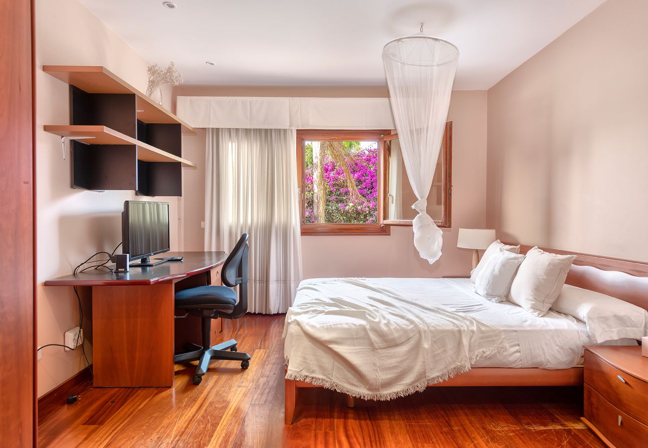 Chalet in San Bartolomé de Tirajana - Magic house with private pool, sauna and games