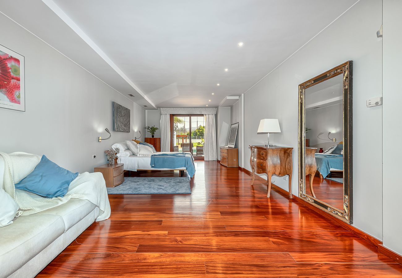 Chalet in San Bartolomé de Tirajana - Magic house with private pool, sauna and games