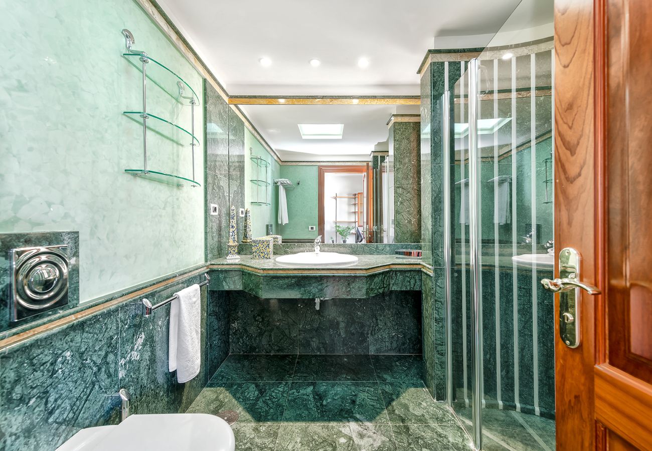 Chalet in San Bartolomé de Tirajana - Magic house with private pool, sauna and games