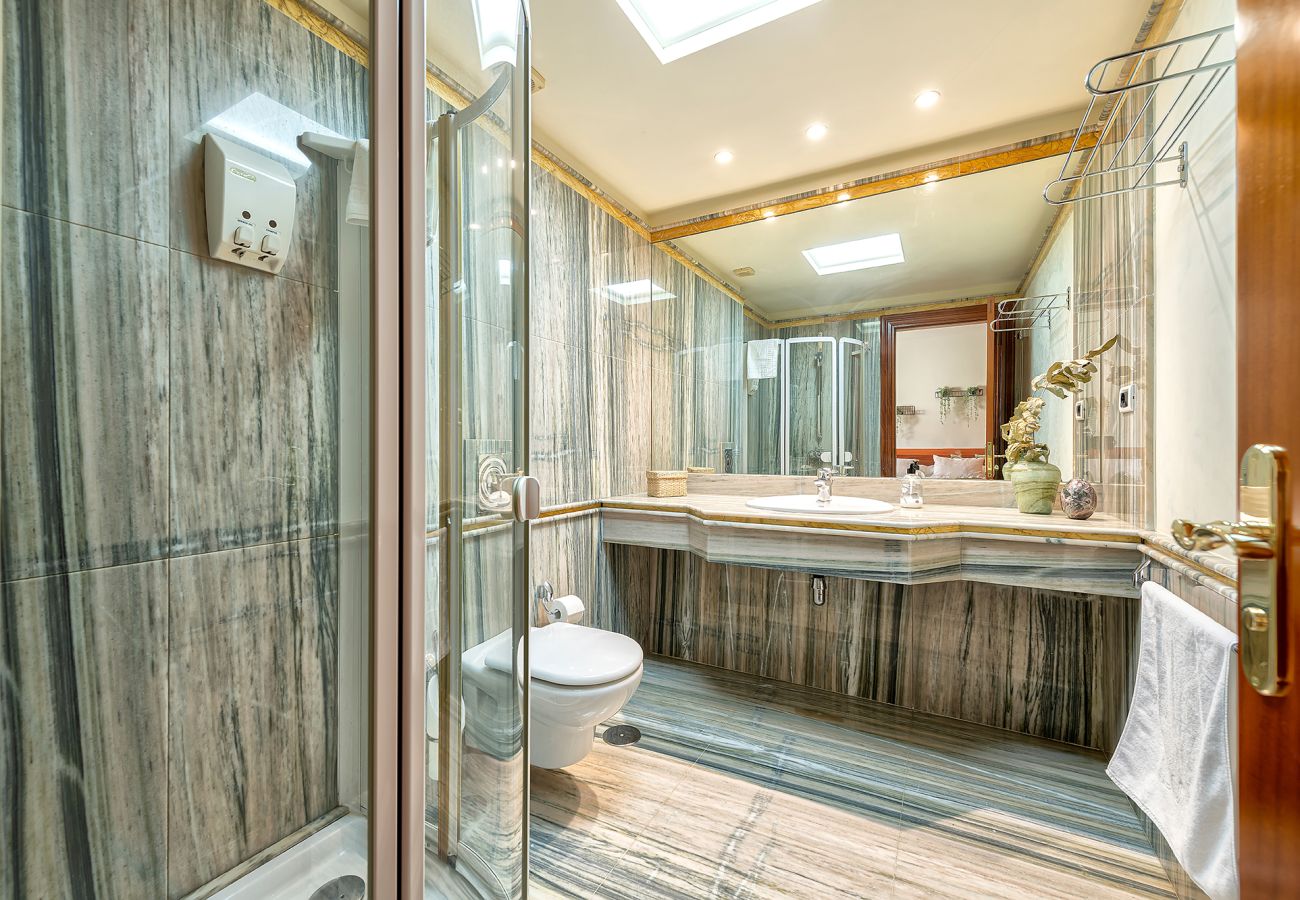 Chalet in San Bartolomé de Tirajana - Magic house with private pool, sauna and games