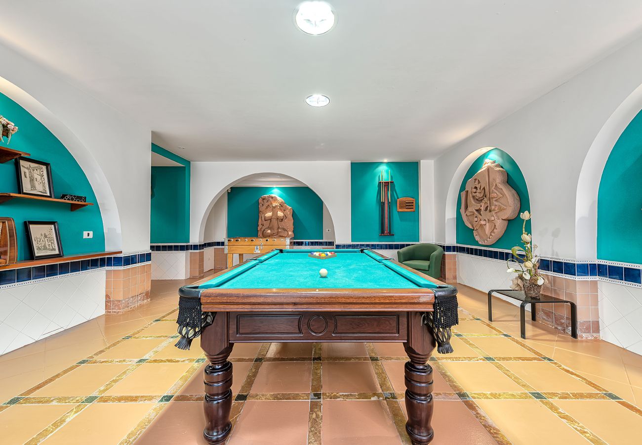 Chalet in San Bartolomé de Tirajana - Magic house with private pool, sauna and games