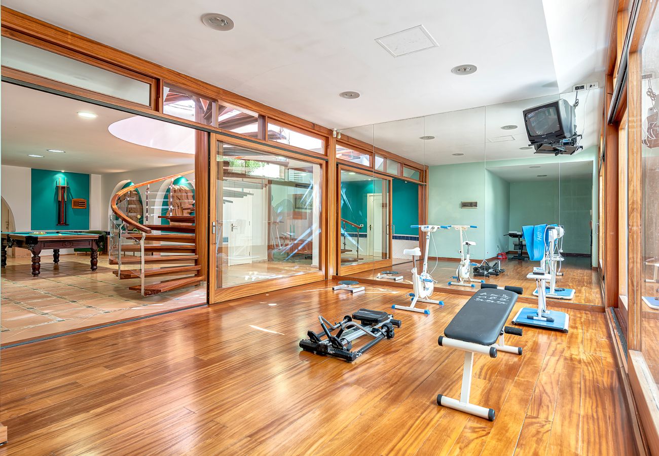 Chalet in San Bartolomé de Tirajana - Magic house with private pool, sauna and games