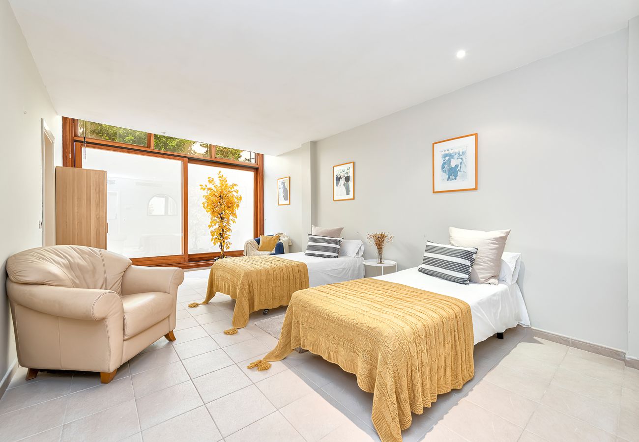 Chalet in San Bartolomé de Tirajana - Magic house with private pool, sauna and games