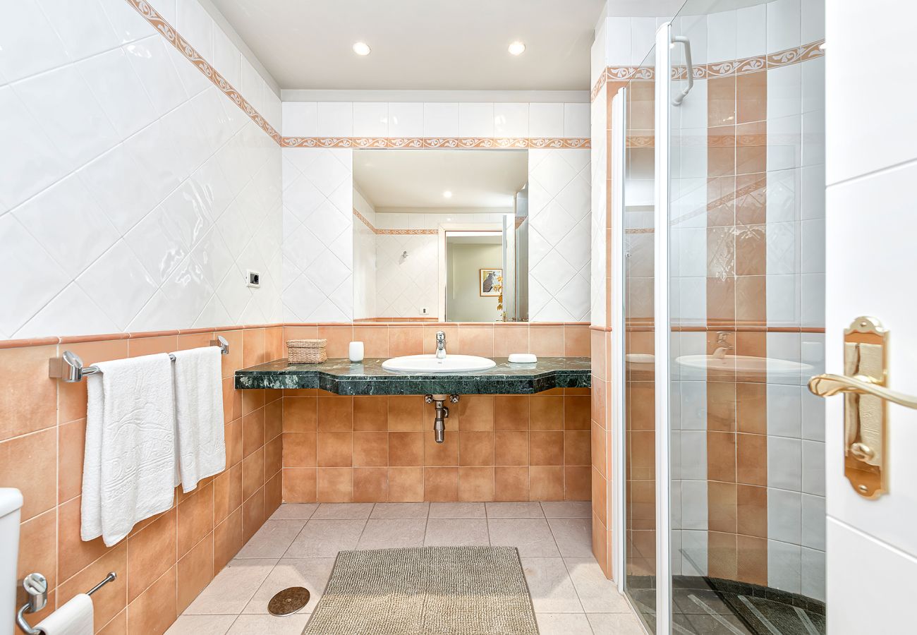 Chalet in San Bartolomé de Tirajana - Magic house with private pool, sauna and games