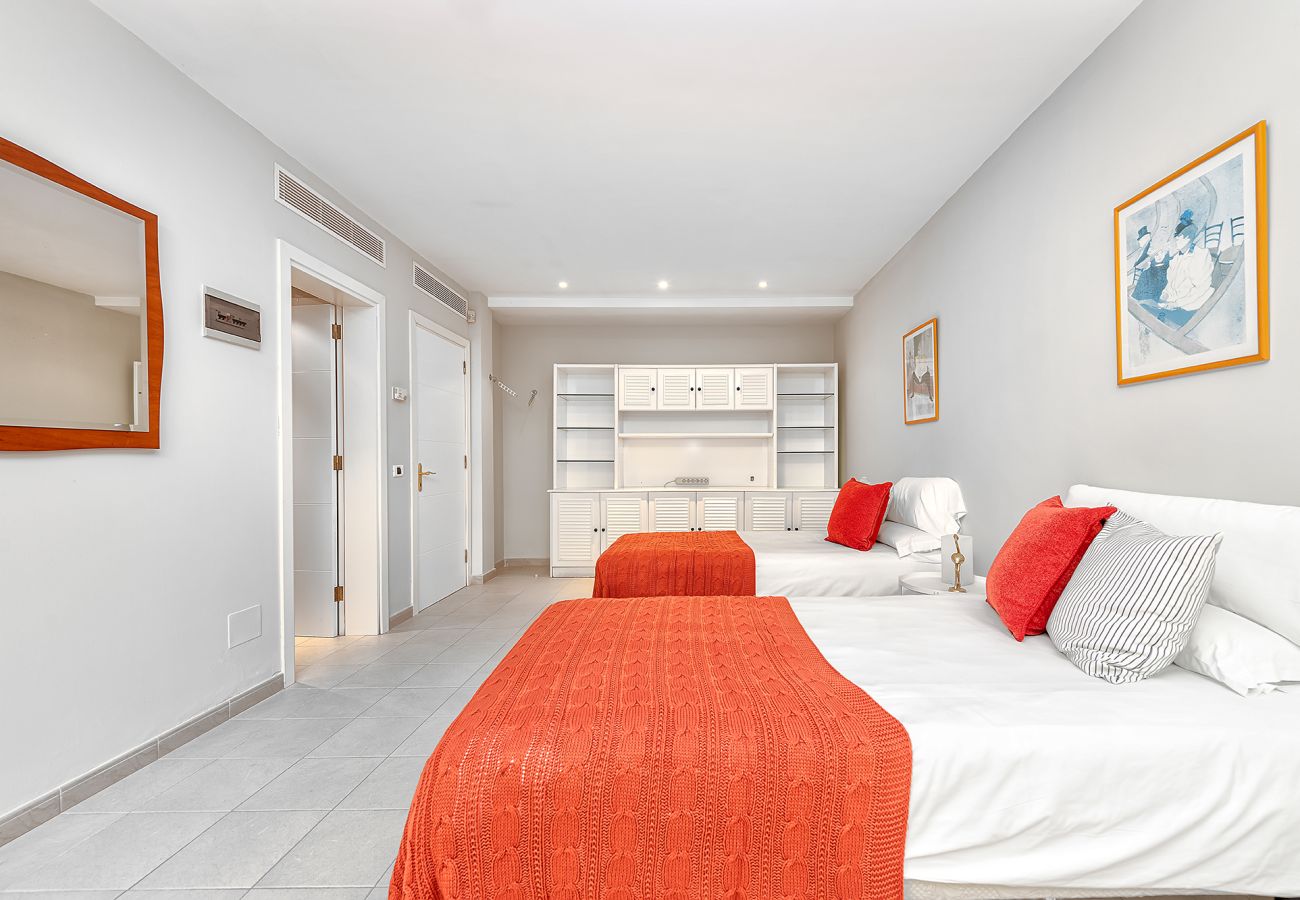 Chalet in San Bartolomé de Tirajana - Magic house with private pool, sauna and games