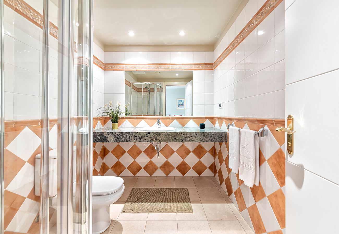 Chalet in San Bartolomé de Tirajana - Magic house with private pool, sauna and games