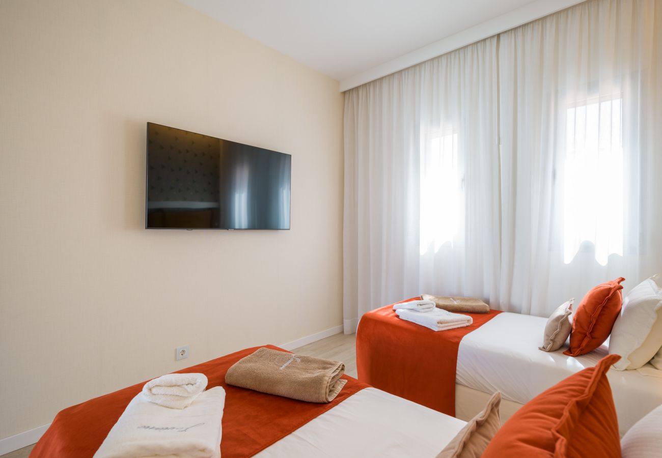 Doppelhaushälfte in San Bartolomé de Tirajana - Joviano Home private heated pool