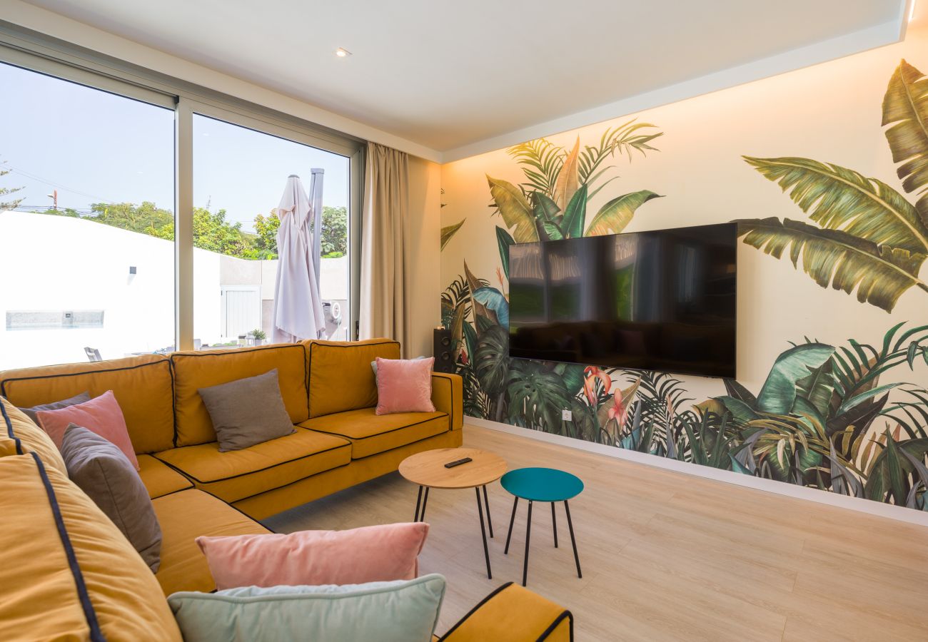 Doppelhaushälfte in San Bartolomé de Tirajana - Joviano Home private heated pool