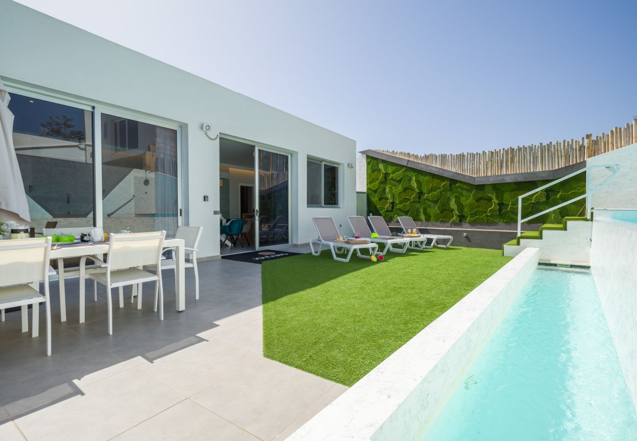 Doppelhaushälfte in San Bartolomé de Tirajana - Joviano Home private heated pool