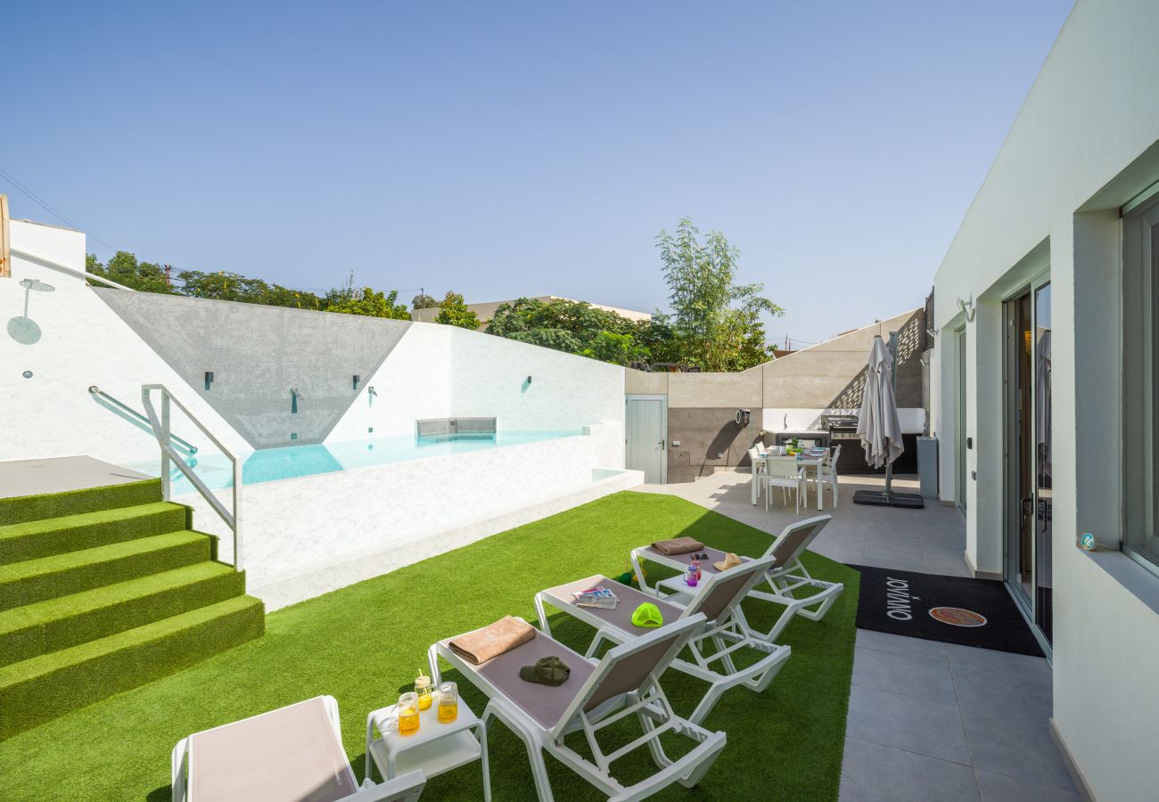 Doppelhaushälfte in San Bartolomé de Tirajana - Joviano Home private heated pool