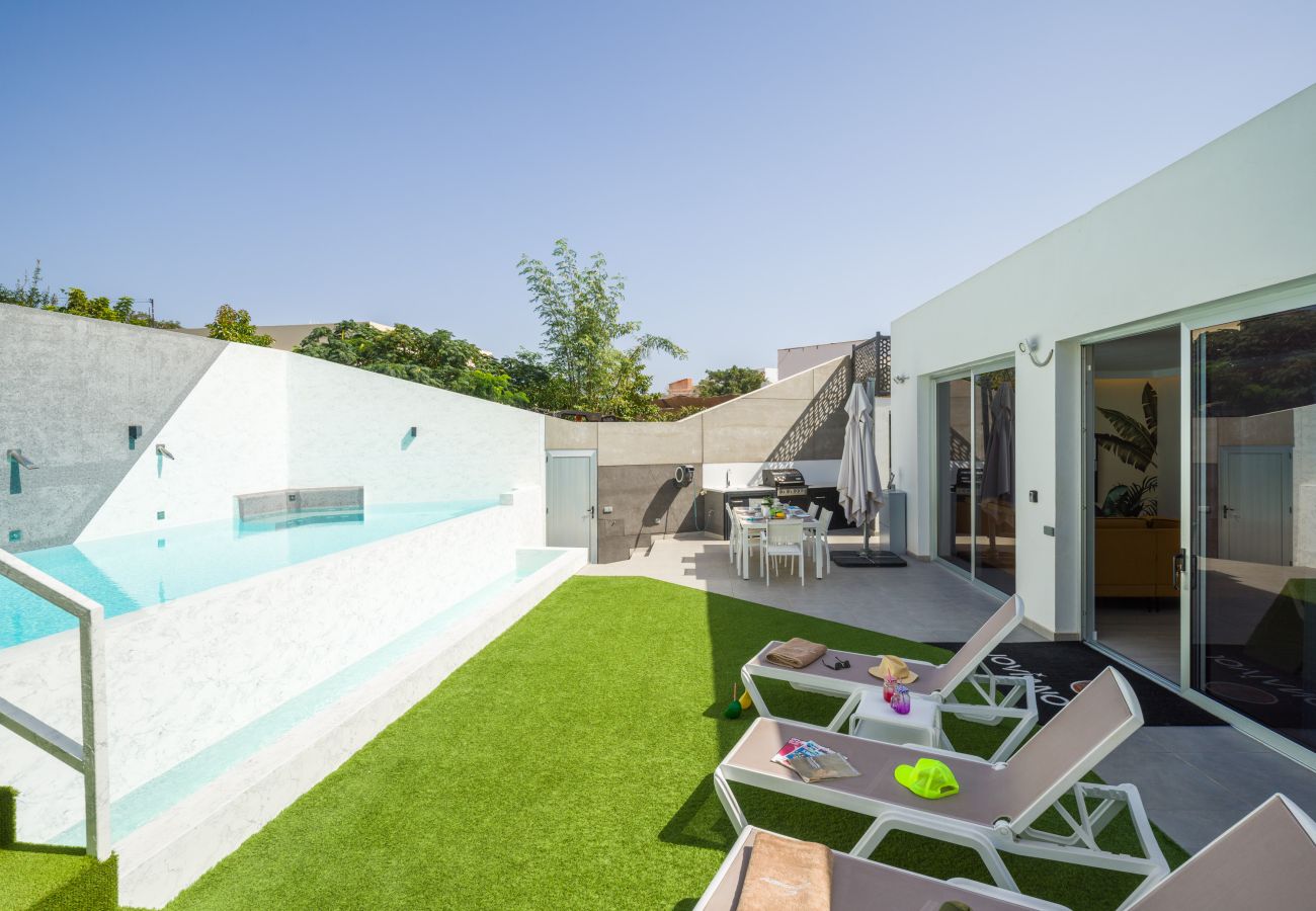 Doppelhaushälfte in San Bartolomé de Tirajana - Joviano Home private heated pool