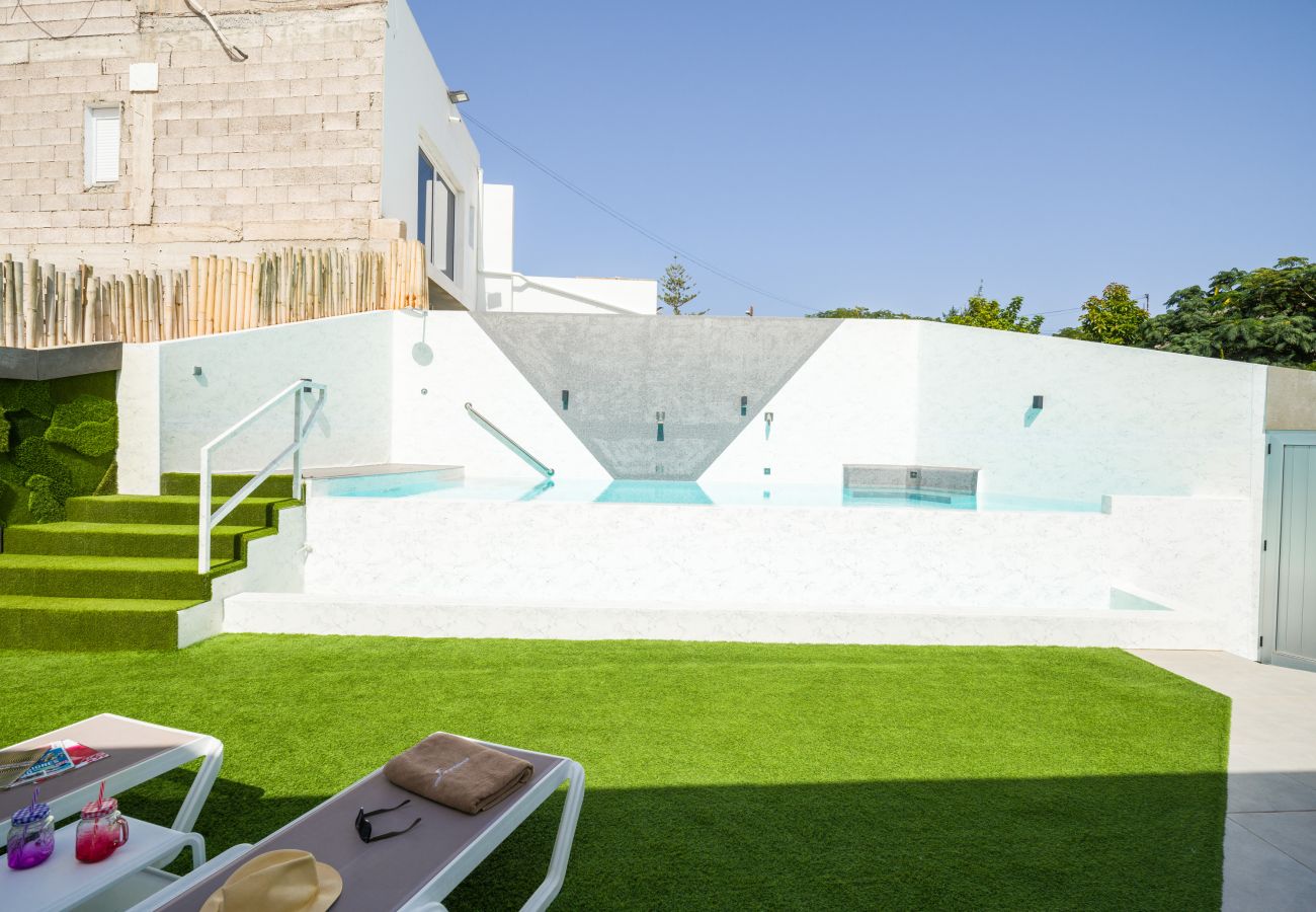 Doppelhaushälfte in San Bartolomé de Tirajana - Joviano Home private heated pool