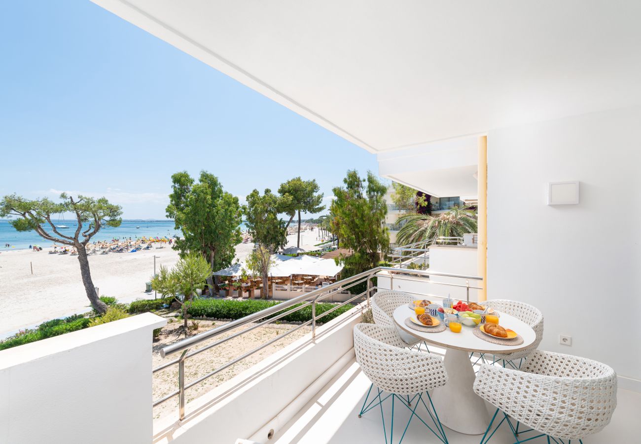 Apartamento en Port d´Alcudia - Nuevo apartamento de diseño frente a la Playa de Alcudia, WIFI, AA, Netflix, ...