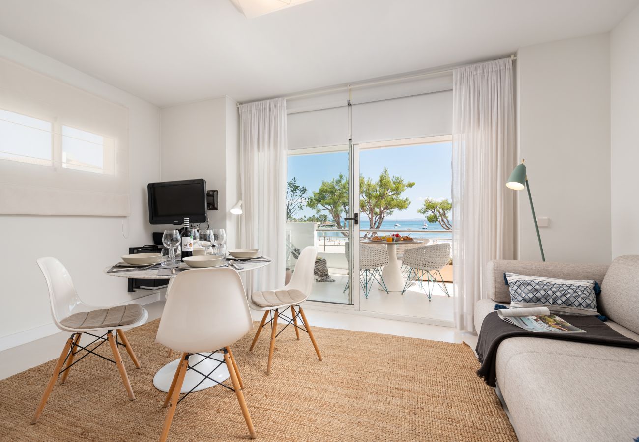 Apartamento en Port d´Alcudia - Nuevo apartamento de diseño frente a la Playa de Alcudia, WIFI, AA, Netflix, ...