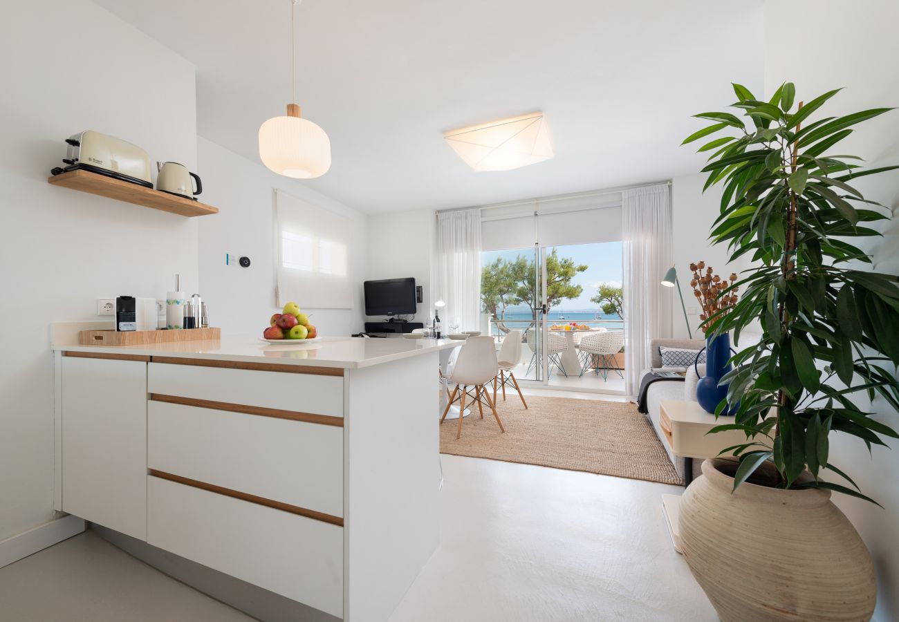Apartamento en Port d´Alcudia - Nuevo apartamento de diseño frente a la Playa de Alcudia, WIFI, AA, Netflix, ...