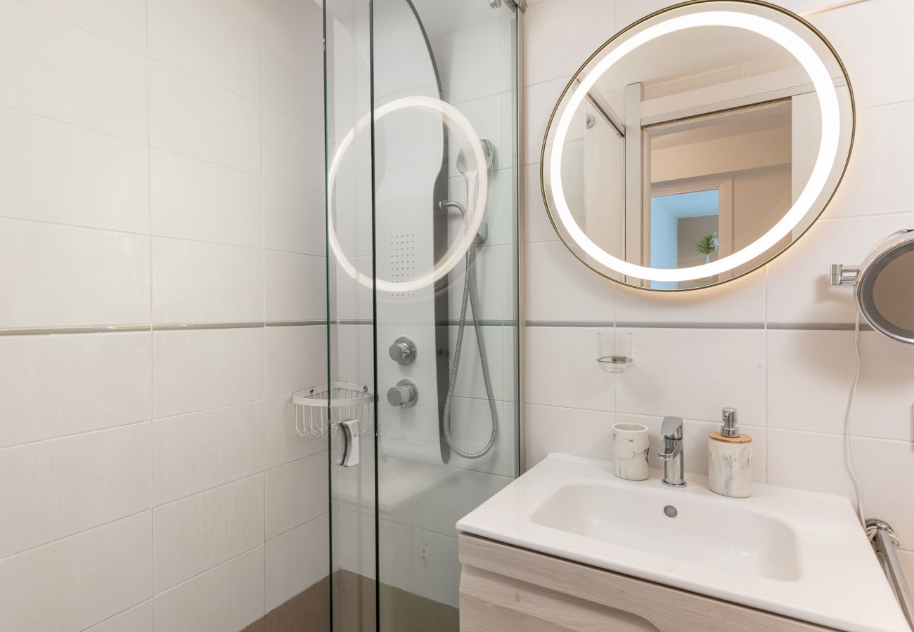 Apartamento en Port d´Alcudia - Nuevo apartamento de diseño frente a la Playa de Alcudia, WIFI, AA, Netflix, ...